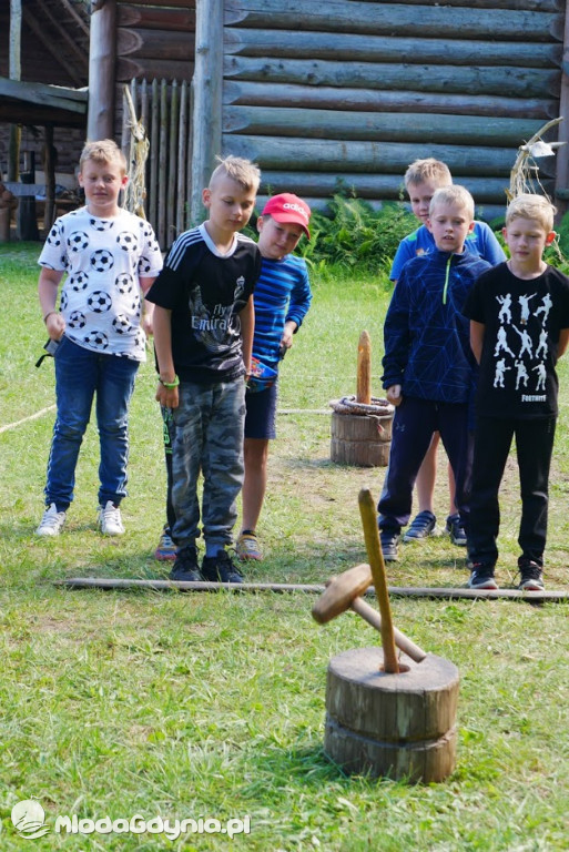 Harcerze w Osadzie Słowiańskiej