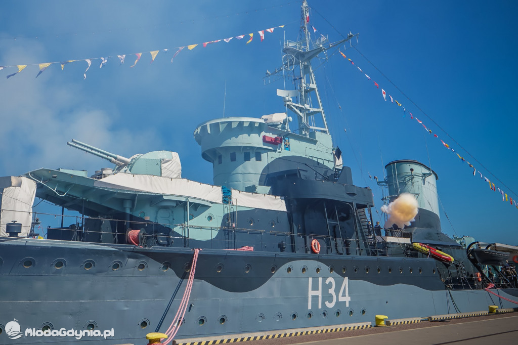 Obchody Święta Wojska Polskiego przed ORP Błyskawica 2020