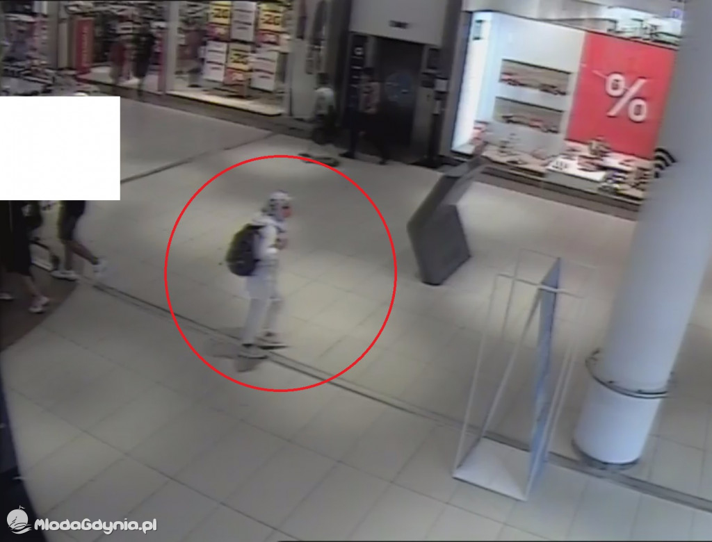 Policja poszukuje podejrzaną o kradzież portfela