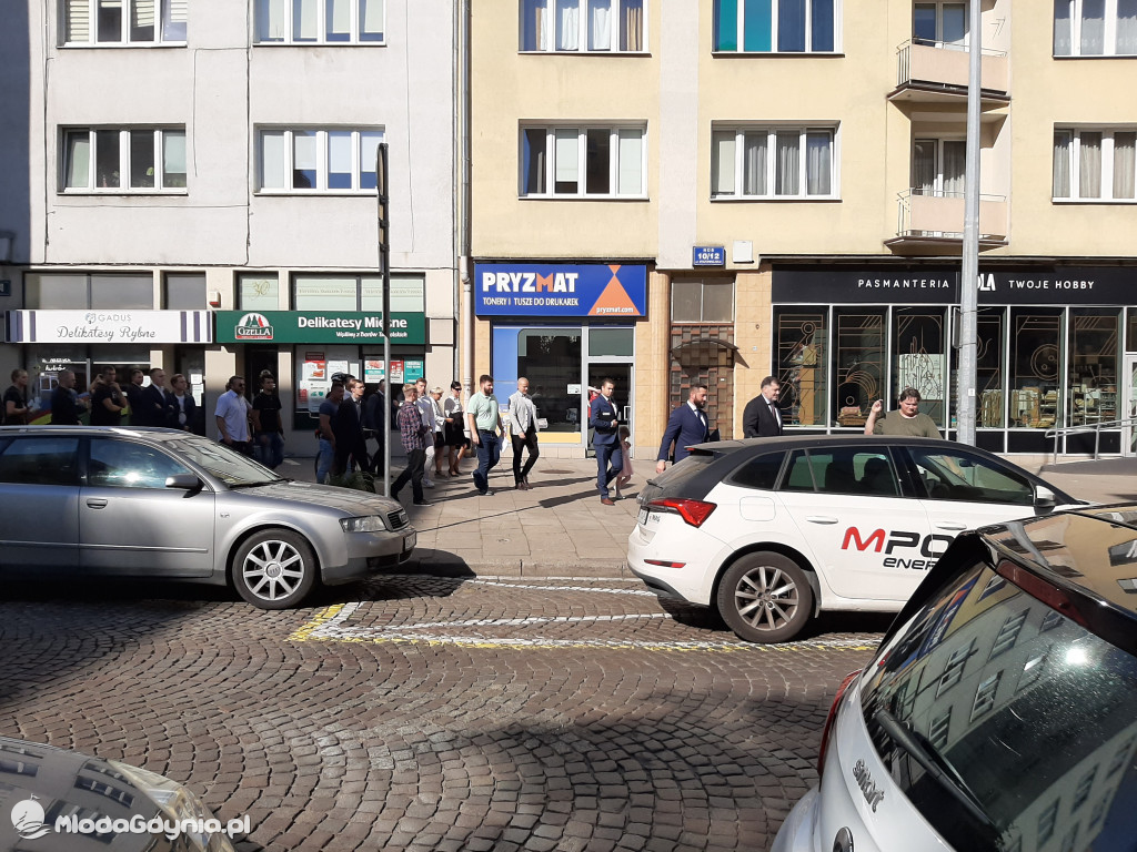 Konfederacja - protest przed biurem PiS w Gdyni