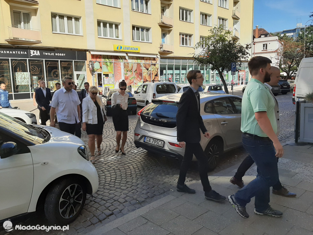 Konfederacja - protest przed biurem PiS w Gdyni