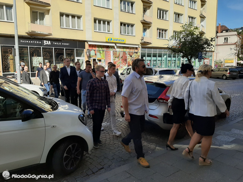 Konfederacja - protest przed biurem PiS w Gdyni