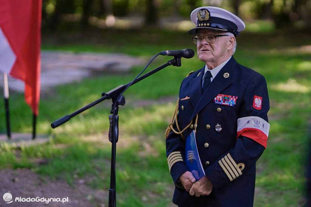 Odsłonięcie tablicy pamiątkowej poświęconej 1. Baterii 1. Morskiego Dywizjonu Artylerii Przeciwlotniczej