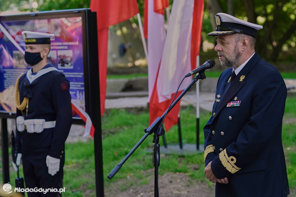 Odsłonięcie tablicy pamiątkowej poświęconej 1. Baterii 1. Morskiego Dywizjonu Artylerii Przeciwlotniczej