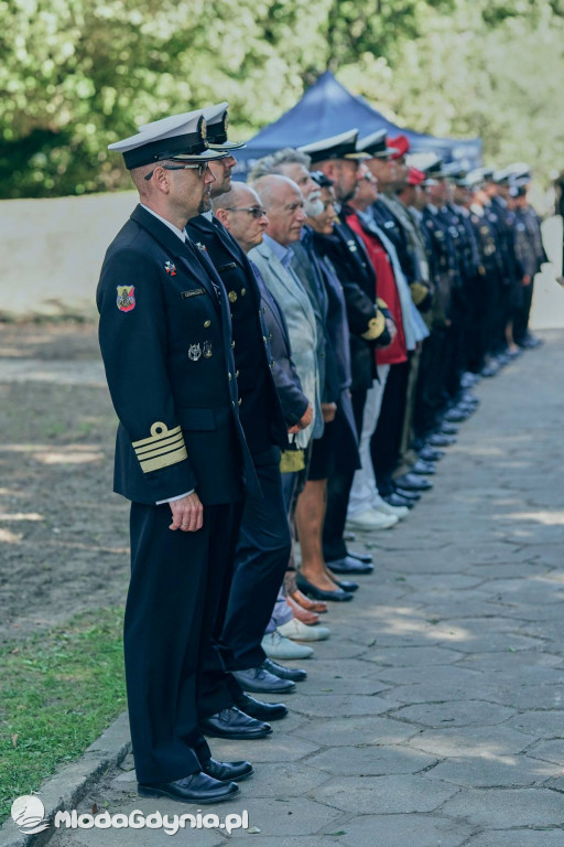 Odsłonięcie tablicy pamiątkowej poświęconej 1. Baterii 1. Morskiego Dywizjonu Artylerii Przeciwlotniczej