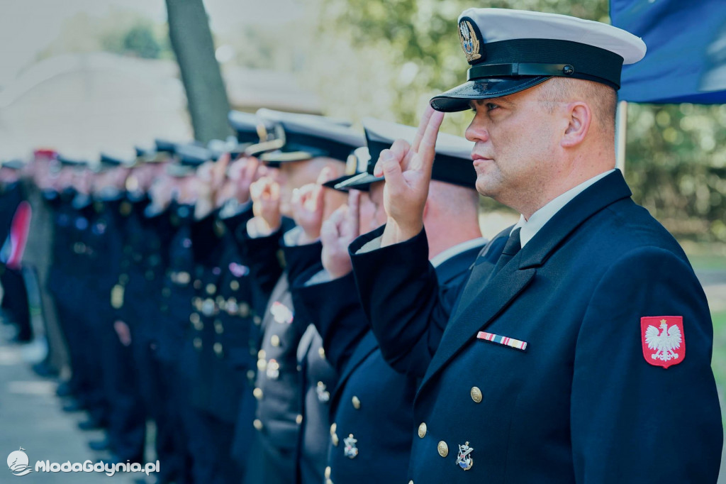 Odsłonięcie tablicy pamiątkowej poświęconej 1. Baterii 1. Morskiego Dywizjonu Artylerii Przeciwlotniczej