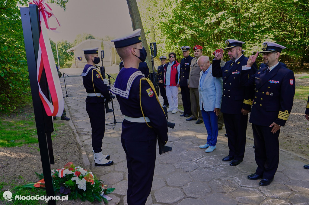 Odsłonięcie tablicy pamiątkowej poświęconej 1. Baterii 1. Morskiego Dywizjonu Artylerii Przeciwlotniczej