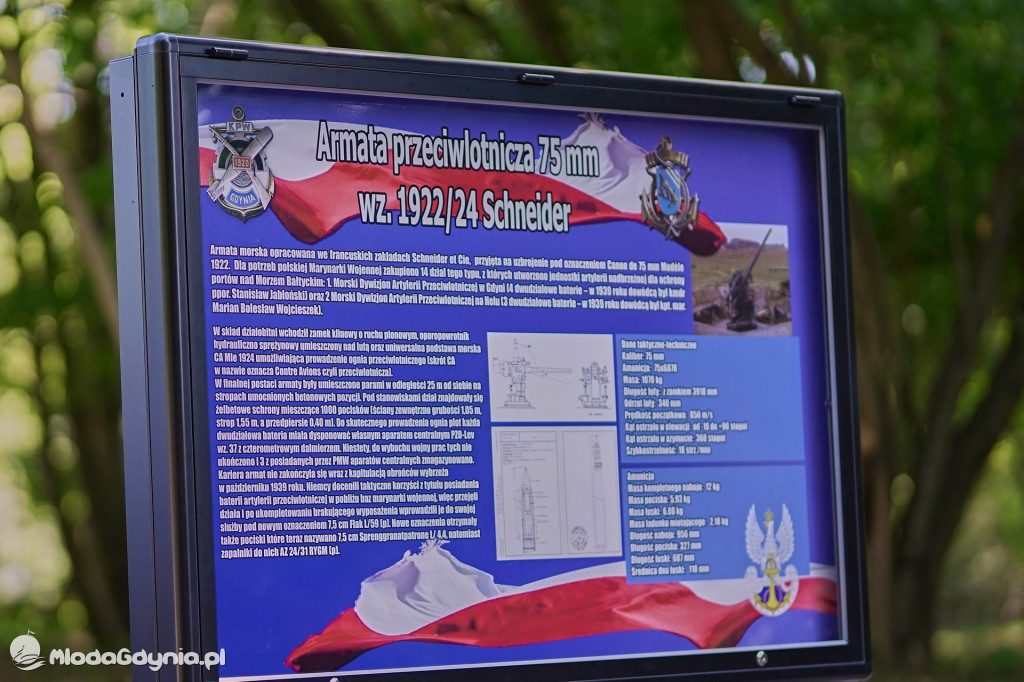 Odsłonięcie tablicy pamiątkowej poświęconej 1. Baterii 1. Morskiego Dywizjonu Artylerii Przeciwlotniczej