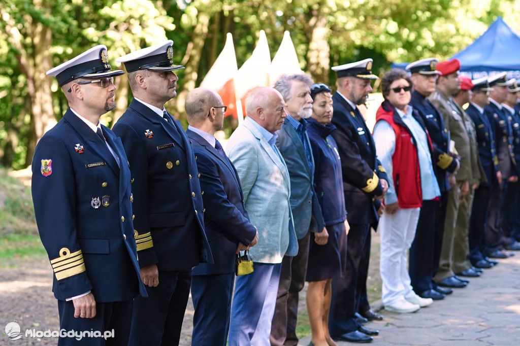 Odsłonięcie tablicy pamiątkowej poświęconej 1. Baterii 1. Morskiego Dywizjonu Artylerii Przeciwlotniczej
