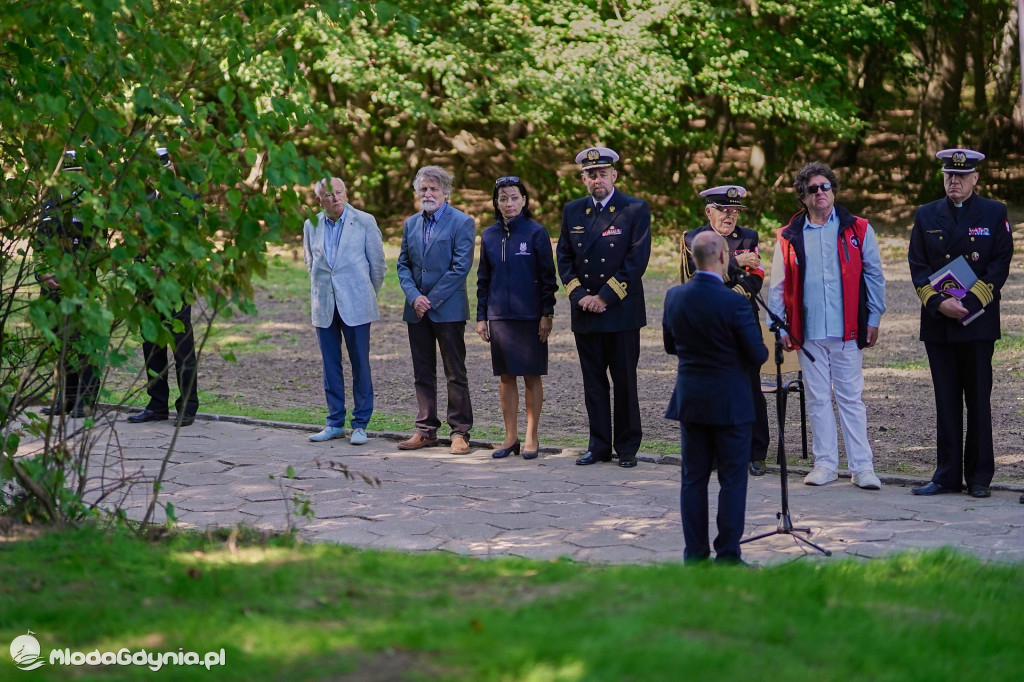 Odsłonięcie tablicy pamiątkowej poświęconej 1. Baterii 1. Morskiego Dywizjonu Artylerii Przeciwlotniczej