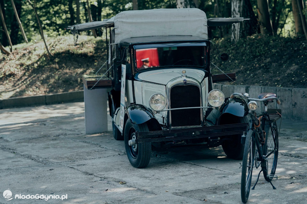 Odsłonięcie tablicy pamiątkowej poświęconej 1. Baterii 1. Morskiego Dywizjonu Artylerii Przeciwlotniczej