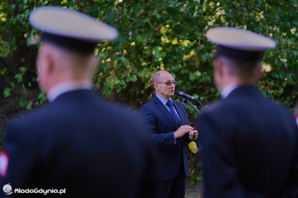 Odsłonięcie tablicy pamiątkowej poświęconej 1. Baterii 1. Morskiego Dywizjonu Artylerii Przeciwlotniczej