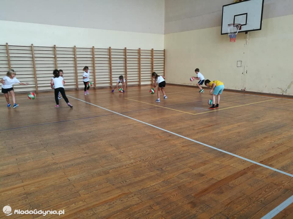 SP 43 - pierwszaki na wf-ie