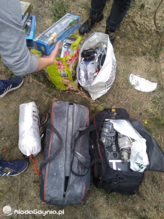 IMAN - PIES SŁUŻBOWY GDYŃSKIEJ POLICJI ODZYSKAŁ RZECZY POCHODZĄCE Z KRADZIEŻY
