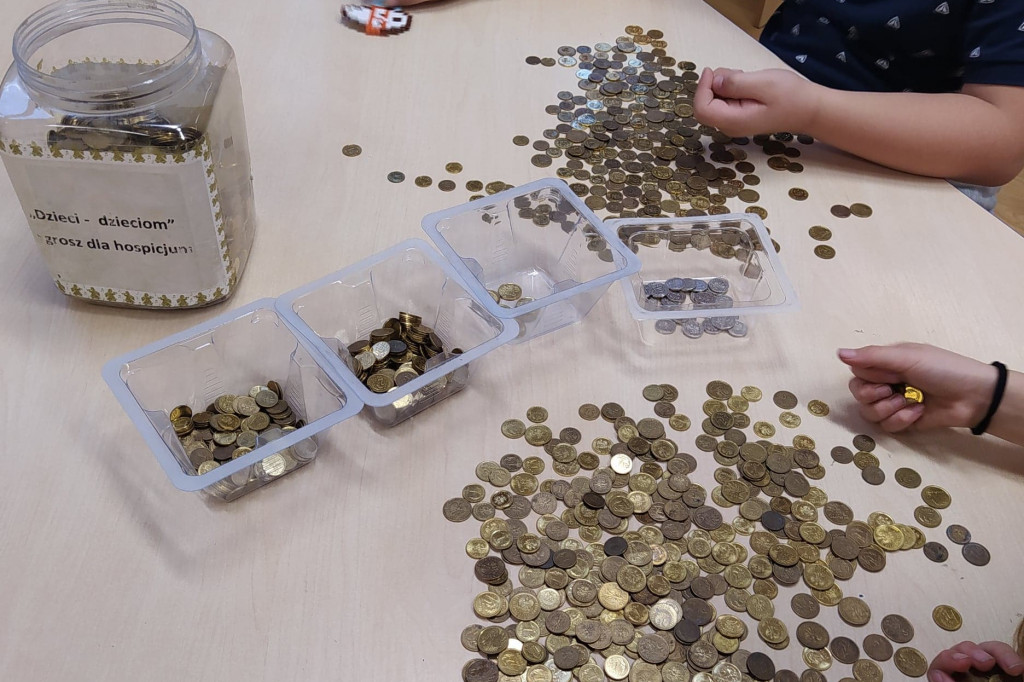 SP 40 - kiermasz Dzieci Dzieciom - Hospicjum dziękuje