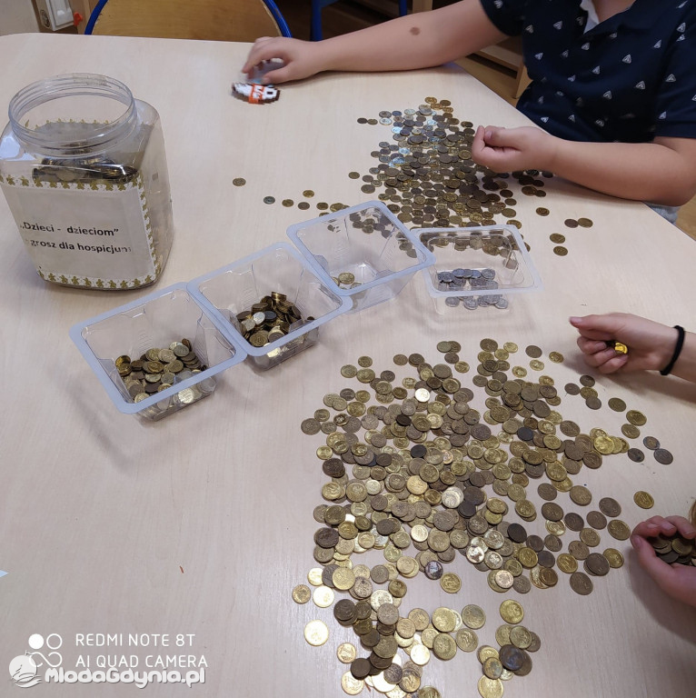 SP 40 - kiermasz Dzieci Dzieciom - Hospicjum dziękuje