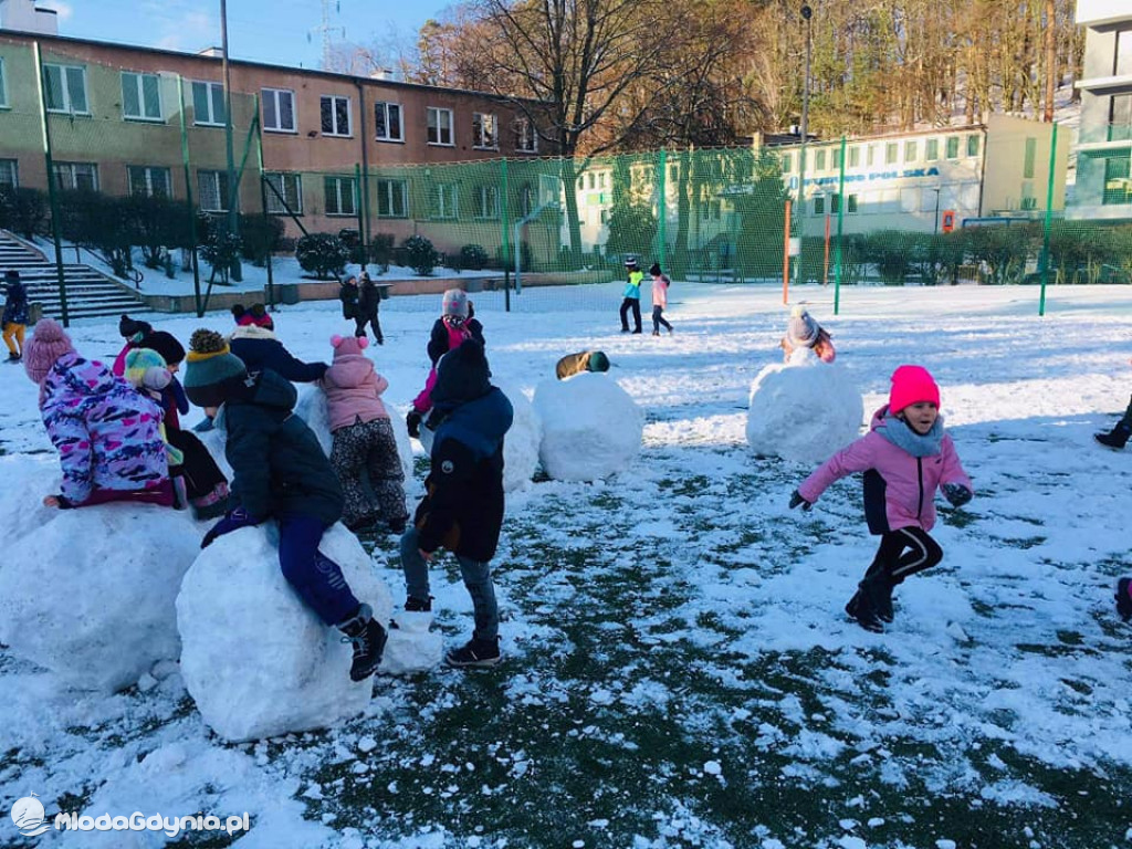 SP 26 - zabawy na śniegu