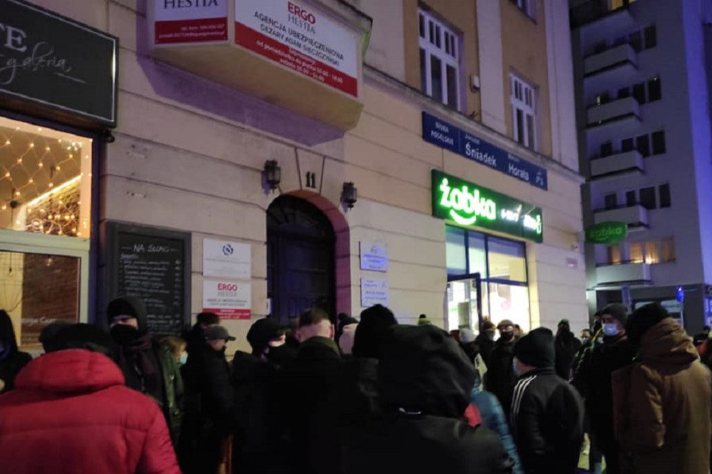 Protest przed biurem PiS w Gdyni 27 i 28.01.2020