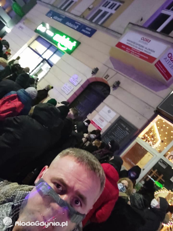 Protest przed biurem PiS w Gdyni 27 i 28.01.2020