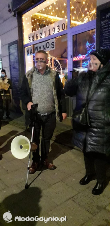 Protest przed biurem PiS w Gdyni 27 i 28.01.2020