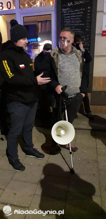 Protest przed biurem PiS w Gdyni 27 i 28.01.2020