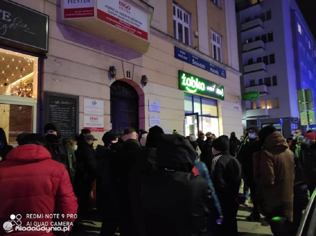 Protest przed biurem PiS w Gdyni 27 i 28.01.2020