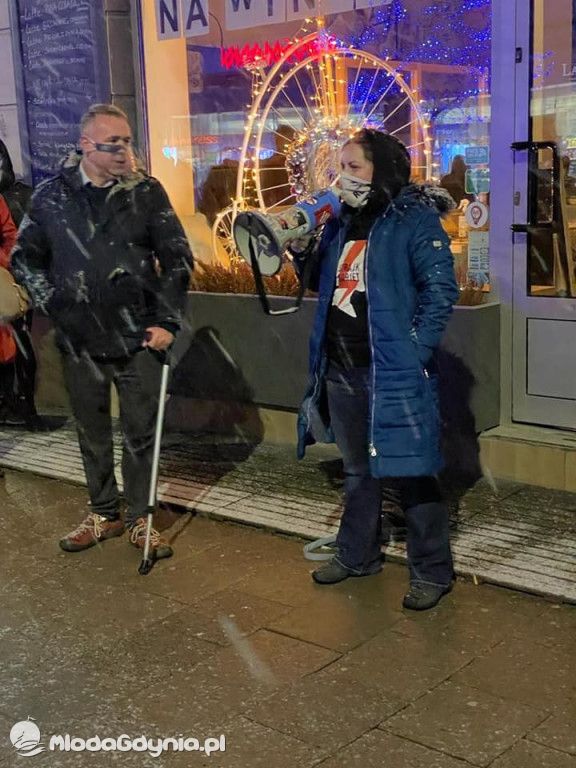 Protest przed biurem PiS w Gdyni 27 i 28.01.2020