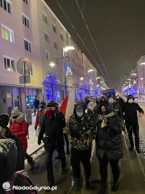Protest przed biurem PiS w Gdyni 27 i 28.01.2020