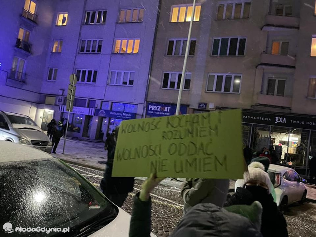 Protest przed biurem PiS w Gdyni 27 i 28.01.2020