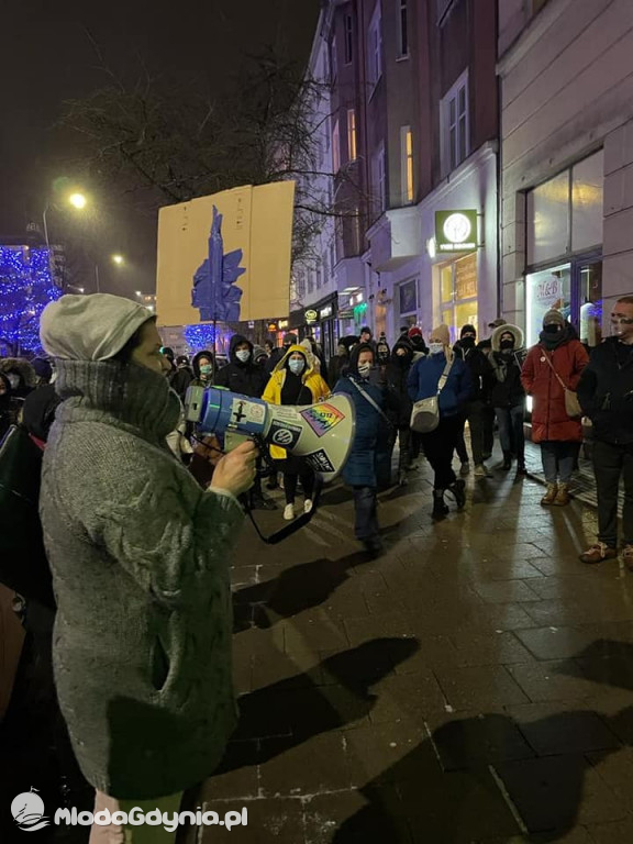 Protest przed biurem PiS w Gdyni 27 i 28.01.2020