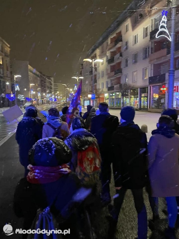 Protest przed biurem PiS w Gdyni 27 i 28.01.2020