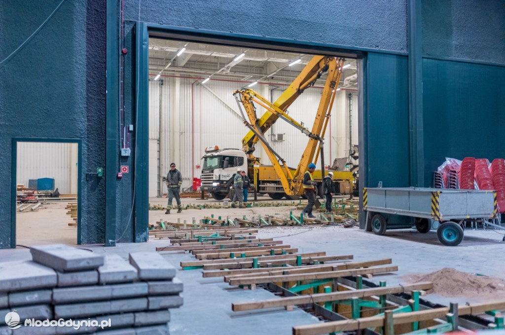 Etapy powstawania szpitala tymczasowego na AMBEREXPO