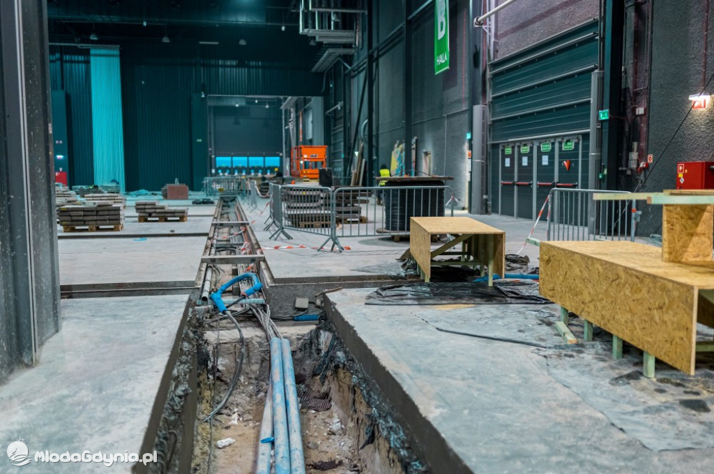 Etapy powstawania szpitala tymczasowego na AMBEREXPO