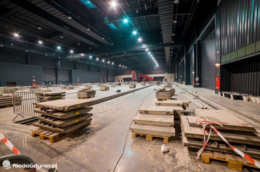 Etapy powstawania szpitala tymczasowego na AMBEREXPO