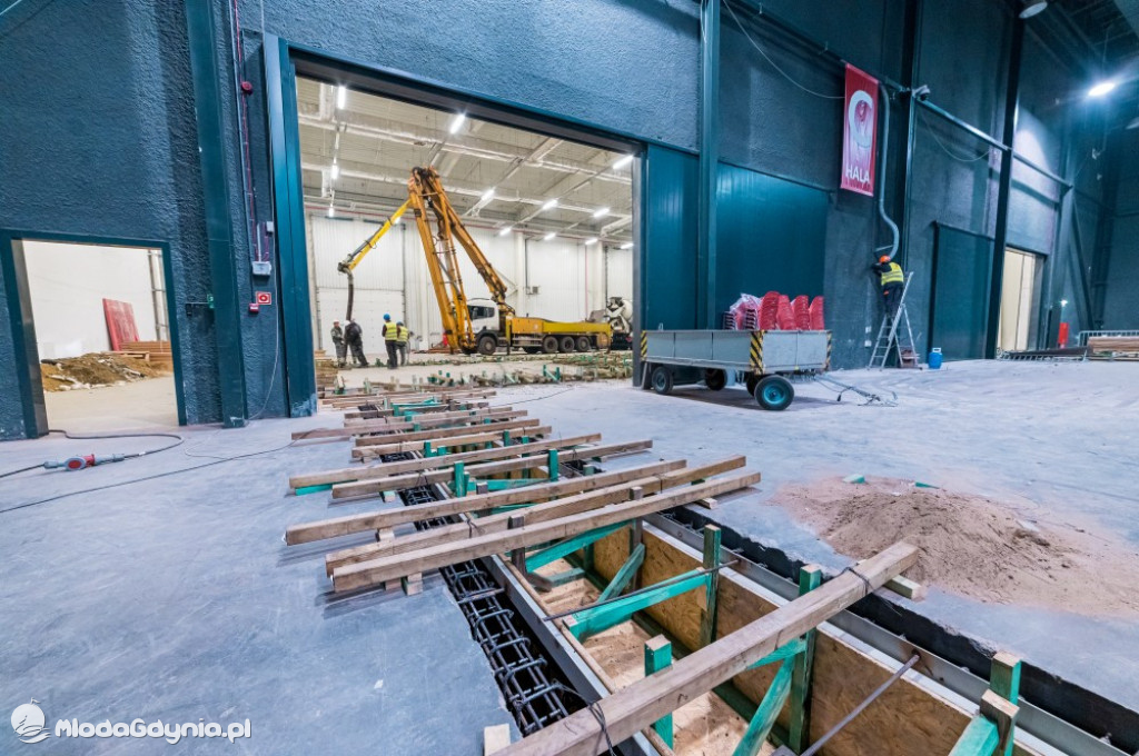 Etapy powstawania szpitala tymczasowego na AMBEREXPO