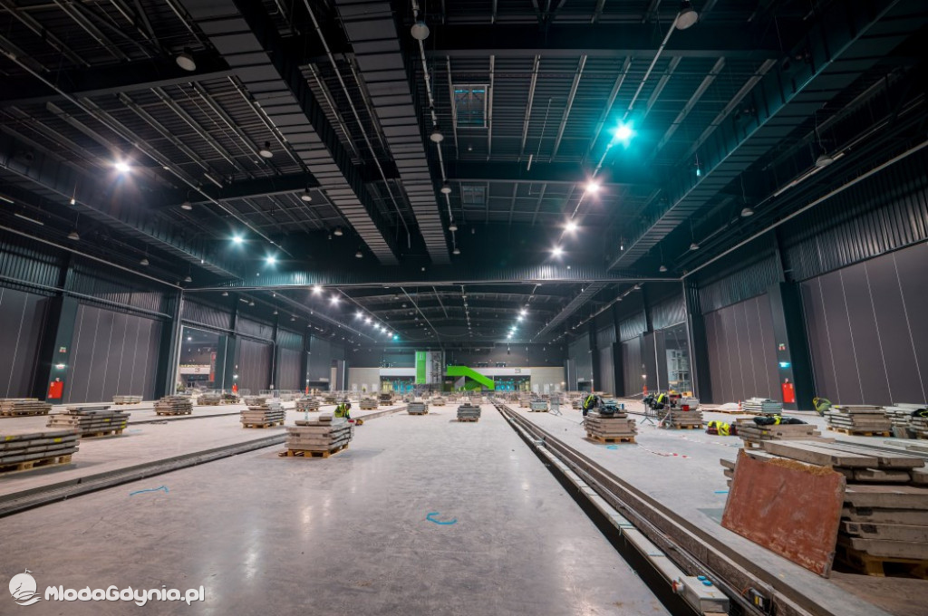 Etapy powstawania szpitala tymczasowego na AMBEREXPO