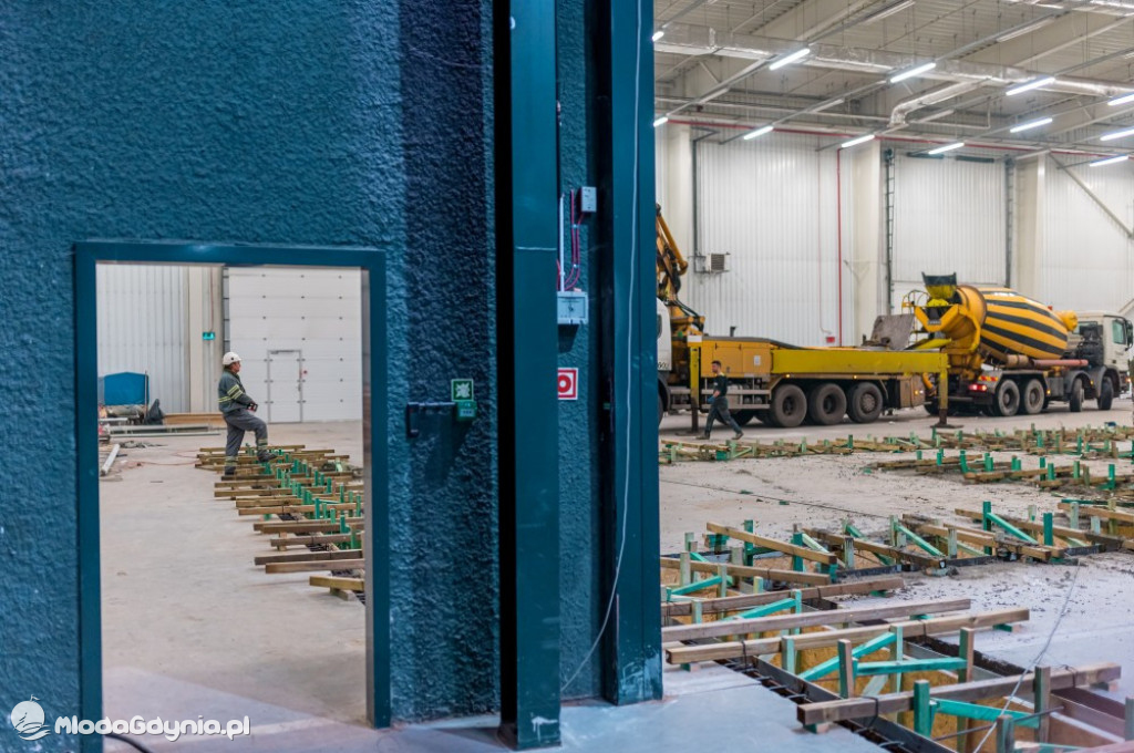 Etapy powstawania szpitala tymczasowego na AMBEREXPO