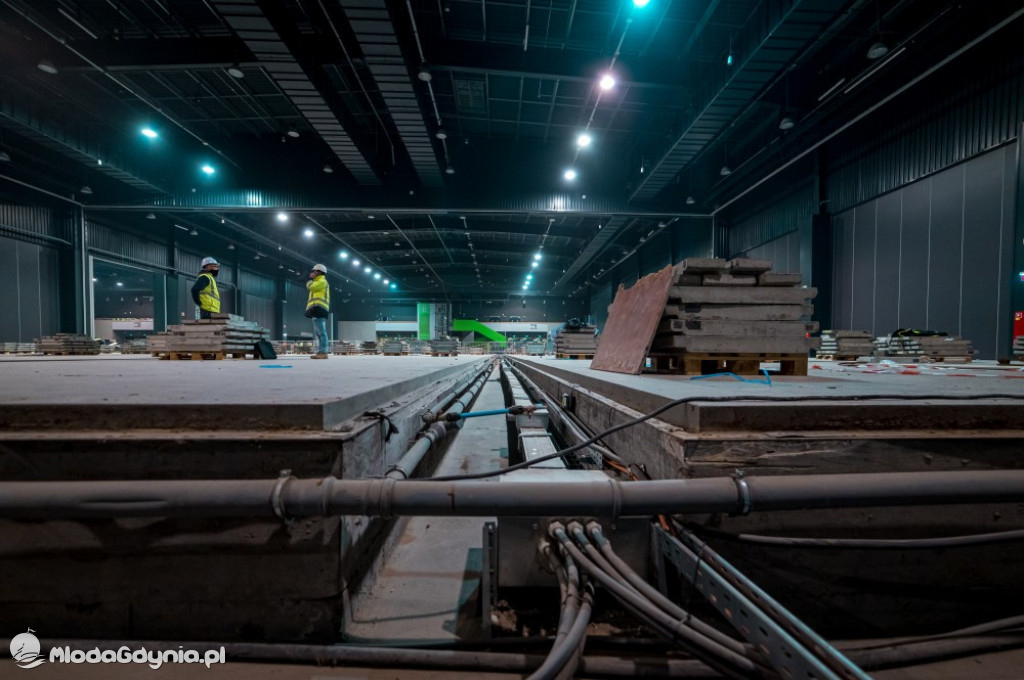 Etapy powstawania szpitala tymczasowego na AMBEREXPO