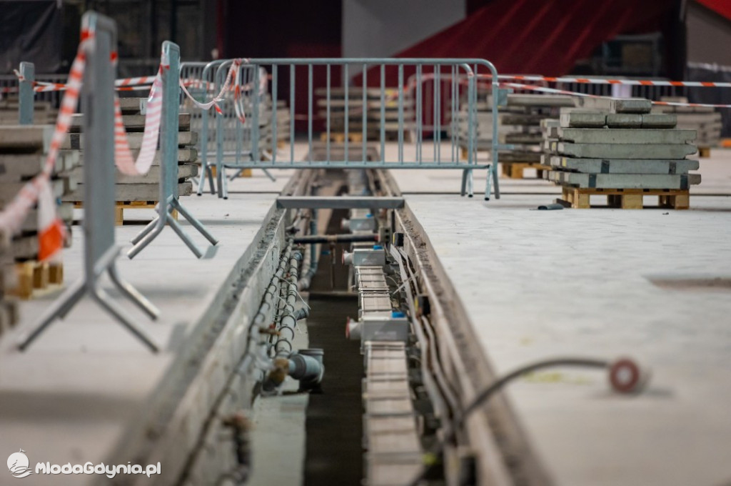 Etapy powstawania szpitala tymczasowego na AMBEREXPO