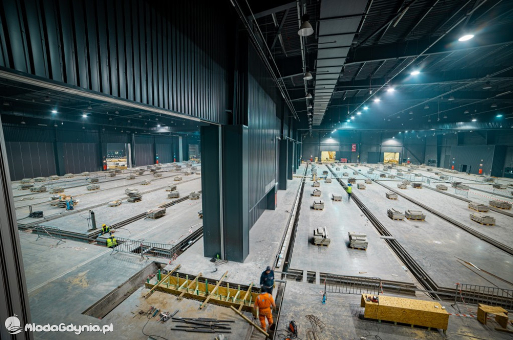 Etapy powstawania szpitala tymczasowego na AMBEREXPO