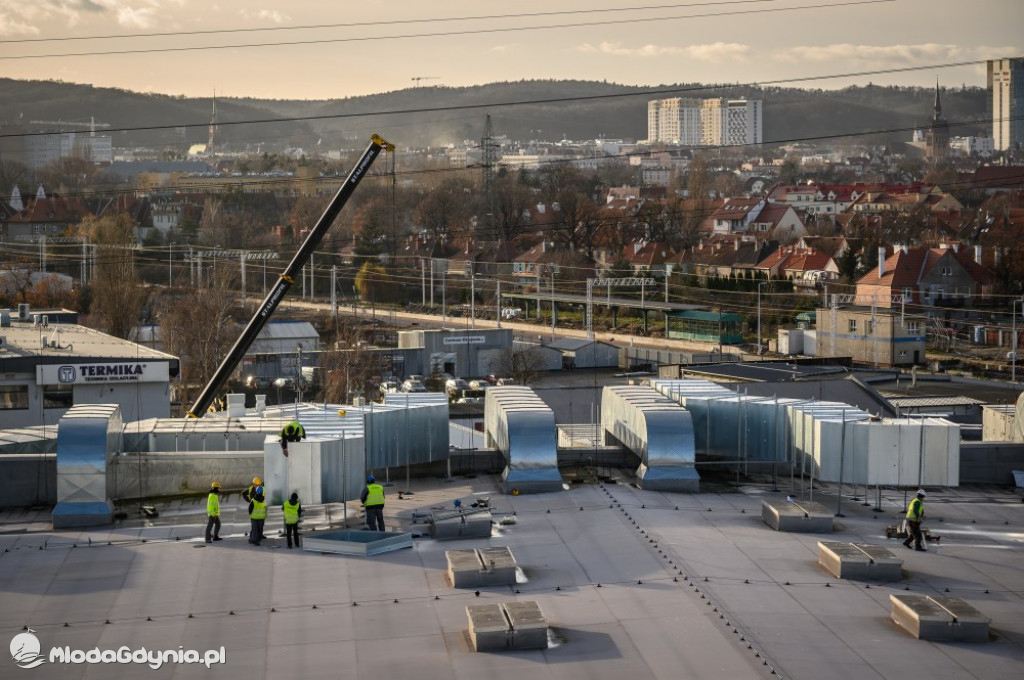 Etapy powstawania szpitala tymczasowego na AMBEREXPO