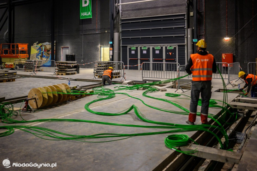 Etapy powstawania szpitala tymczasowego na AMBEREXPO