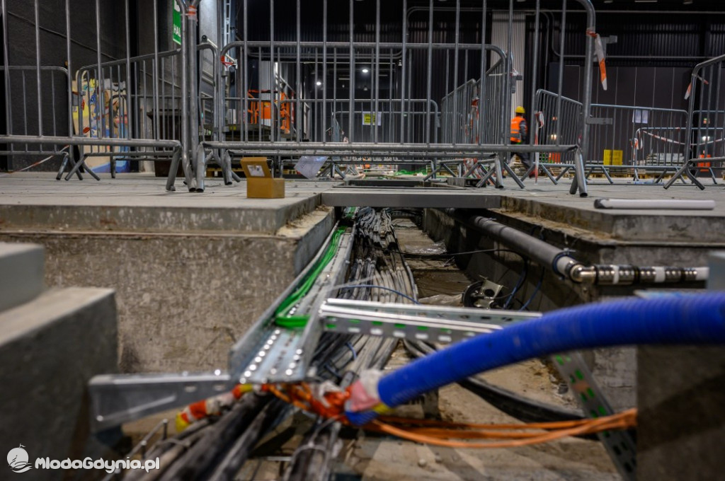 Etapy powstawania szpitala tymczasowego na AMBEREXPO