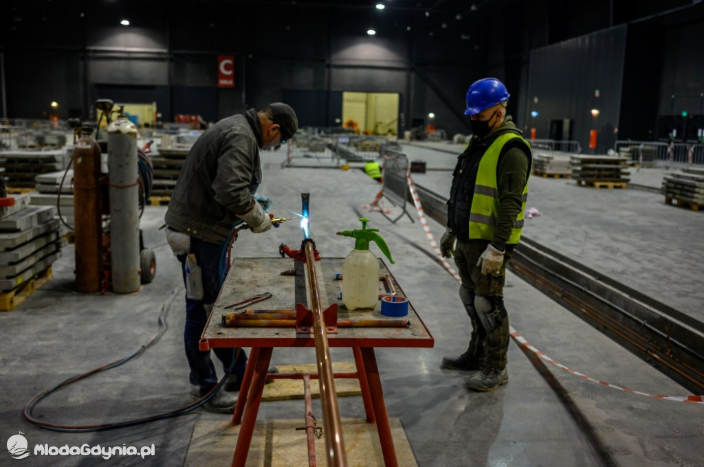 Etapy powstawania szpitala tymczasowego na AMBEREXPO