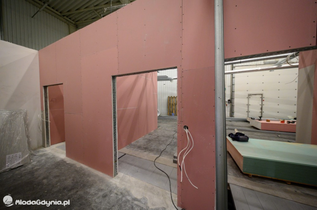 Etapy powstawania szpitala tymczasowego na AMBEREXPO