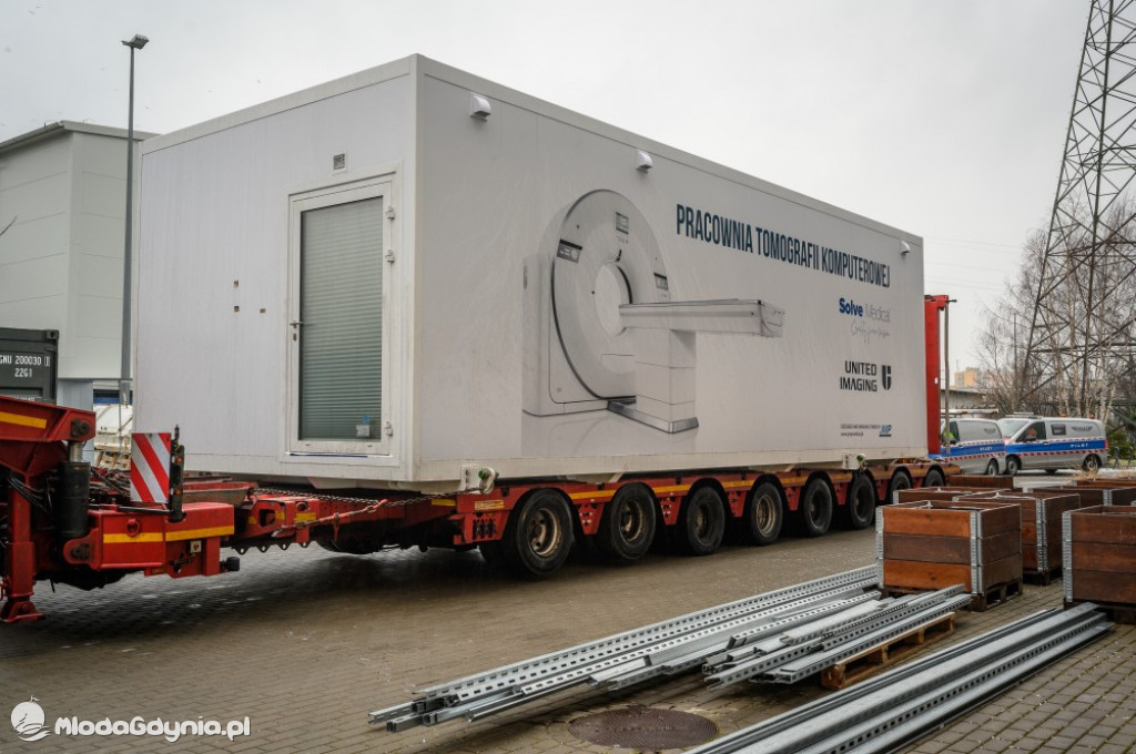 Etapy powstawania szpitala tymczasowego na AMBEREXPO