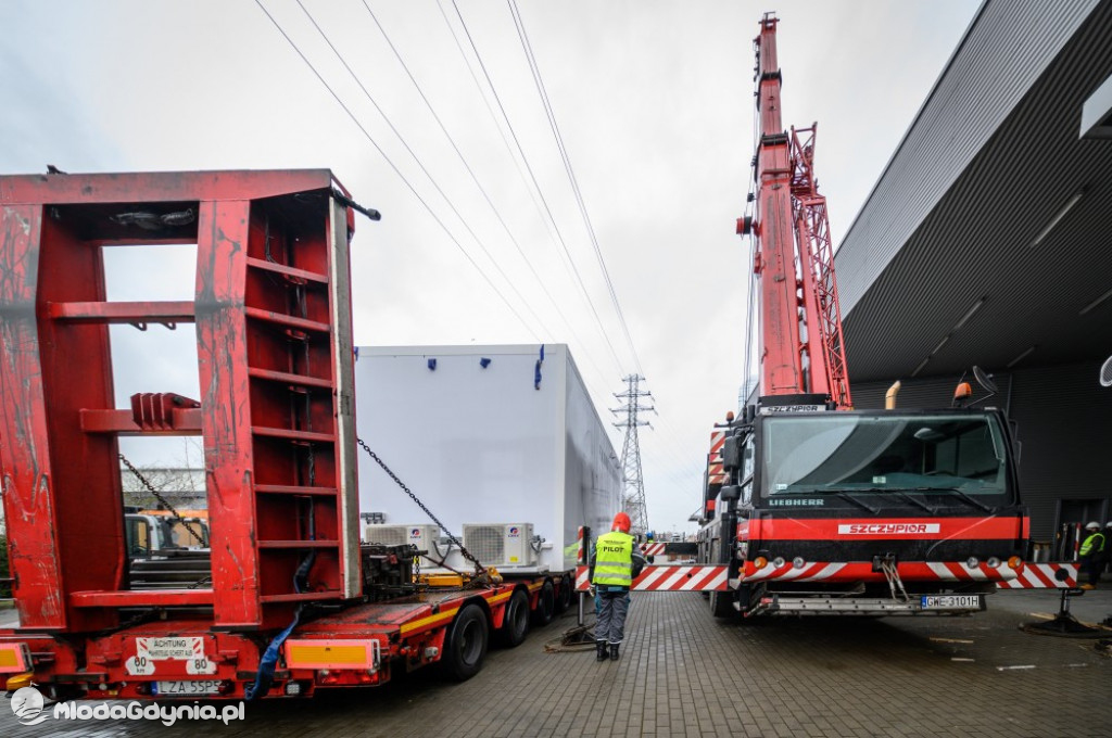 Etapy powstawania szpitala tymczasowego na AMBEREXPO