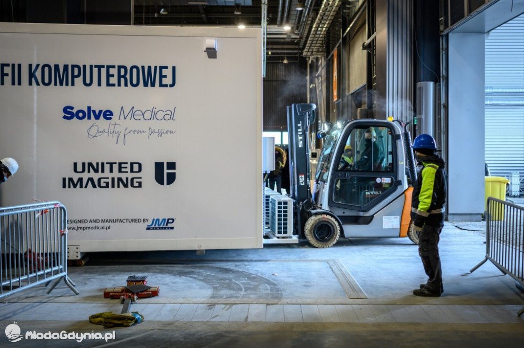 Etapy powstawania szpitala tymczasowego na AMBEREXPO