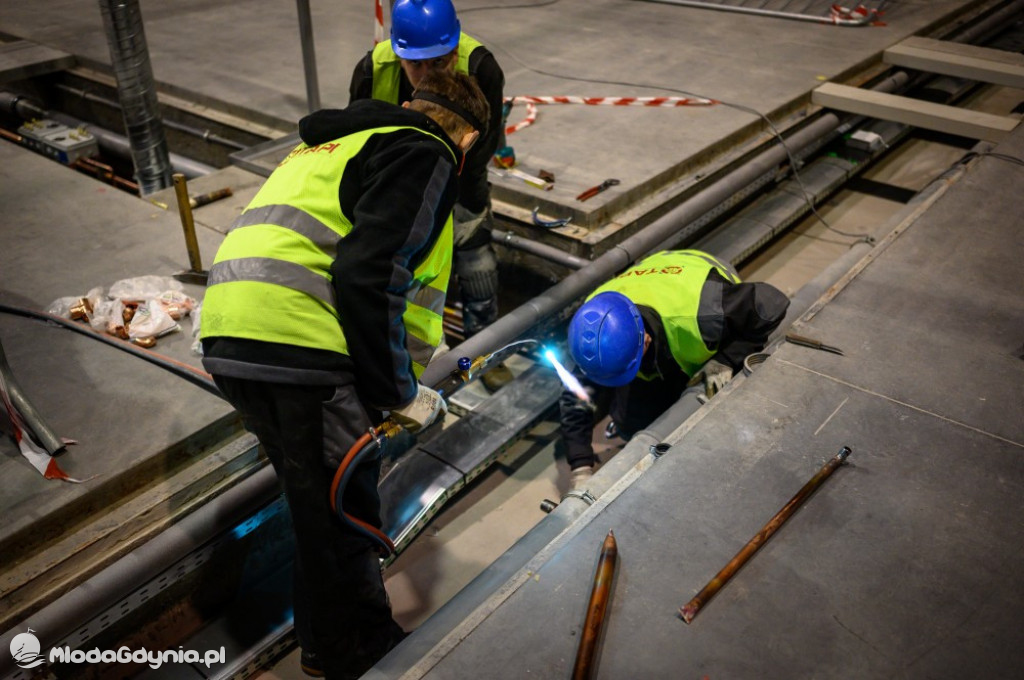 Etapy powstawania szpitala tymczasowego na AMBEREXPO