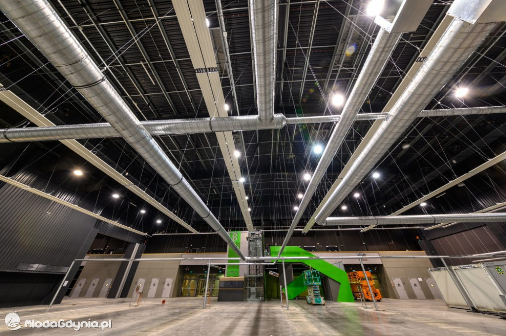 Etapy powstawania szpitala tymczasowego na AMBEREXPO